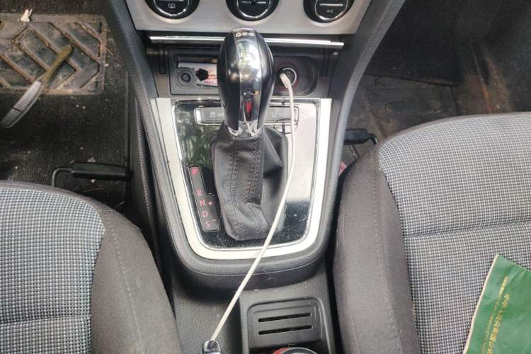 Used Volkswagen Lavida 2014 1.4 TSI DSG BlueMotion Technology Version Gear Lever