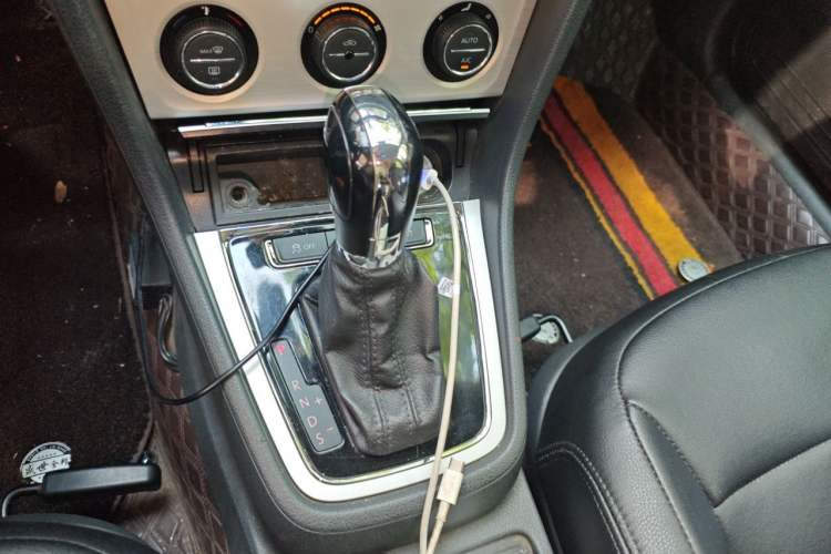 Used Volkswagen Lavida 2014 1.4 TSI DSG BlueMotion Technology Version Gear Lever