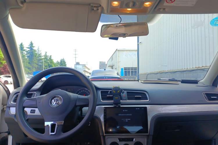 Used Volkswagen Lavida 2014 1.6L Automatic Sport Edition Headliner