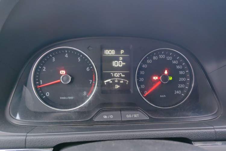Used Volkswagen Lavida 2014 1.6L Automatic Sport Edition Instrument Cluster