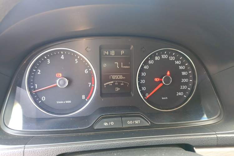 Used Volkswagen Lavida 2014 1.6L Automatic Sport Edition Instrument Cluster