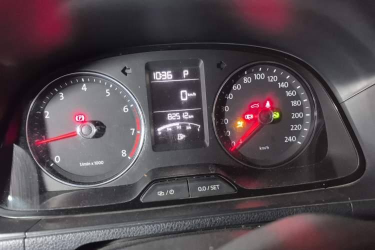 Used Volkswagen Lavida 2014 1.6L Automatic Sport Edition Instrument Cluster