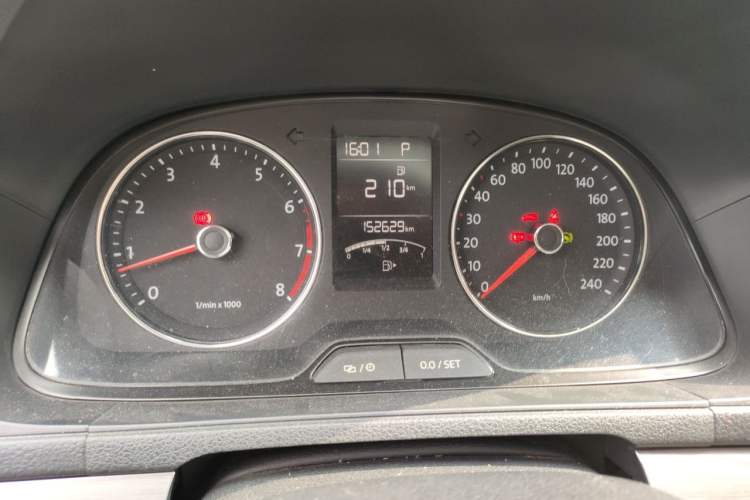 Used Volkswagen Lavida 2014 1.6L Automatic Sport Edition Instrument Cluster