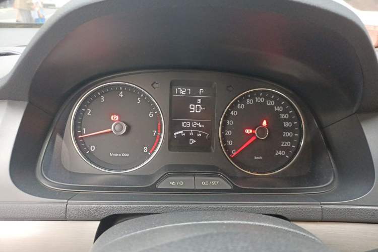 Used Volkswagen Lavida 2014 1.6L Automatic Sport Edition Instrument Cluster