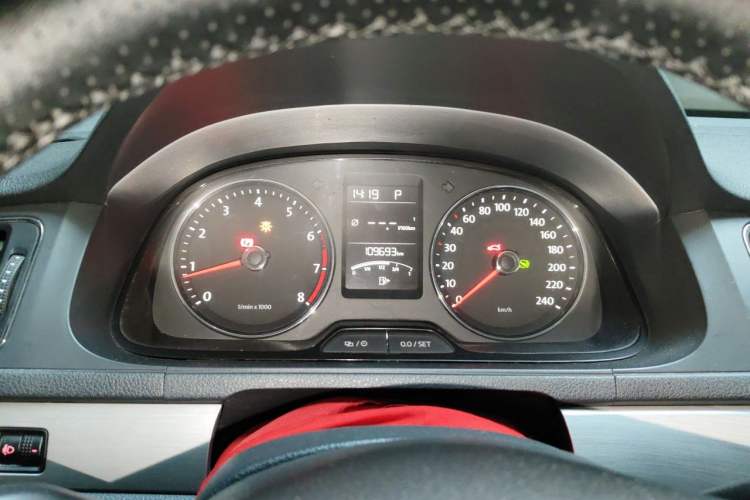 Used Volkswagen Lavida 2014 1.6L Automatic Sport Edition Instrument Cluster