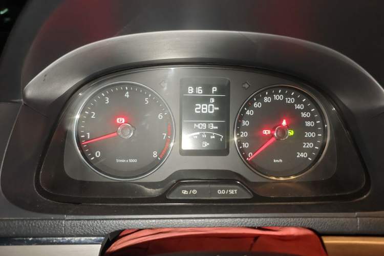 Used Volkswagen Lavida 2014 1.6L Automatic Sport Edition Instrument Cluster