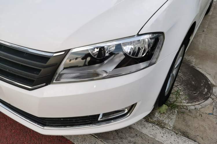 Used Volkswagen Lavida 2014 1.4 TSI DSG BlueMotion Technology Version Left Front Headlight