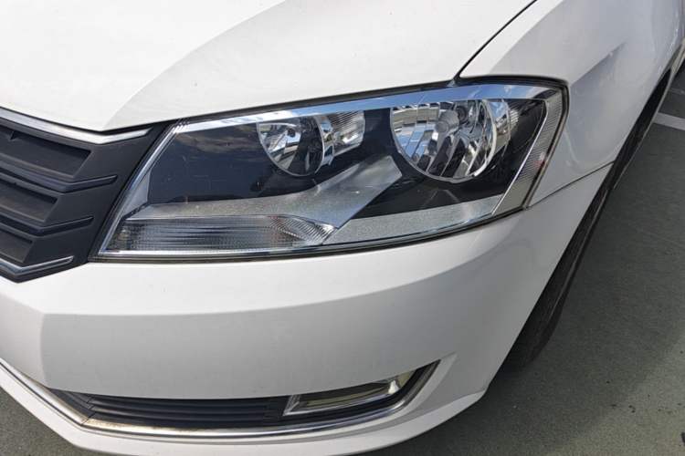 Used Volkswagen Lavida 2014 1.4 TSI DSG BlueMotion Technology Version Left Front Headlight