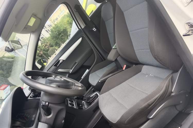 Used Volkswagen Lavida 2014 1.4 TSI DSG BlueMotion Technology Version Left Front Seat