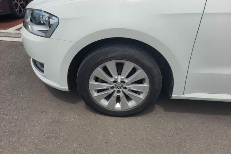 Used Volkswagen Lavida 2014 1.4 TSI DSG BlueMotion Technology Version Left Front Wheel Hub
