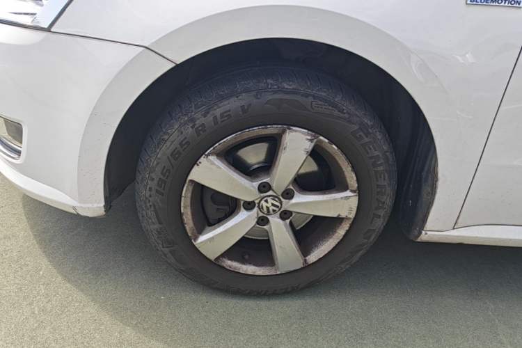 Used Volkswagen Lavida 2014 1.4 TSI DSG BlueMotion Technology Version Left Front Wheel Hub