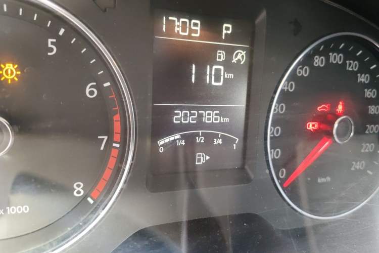 Used Volkswagen Lavida 2014 1.4 TSI DSG BlueMotion Technology Version Odometer Close Up
