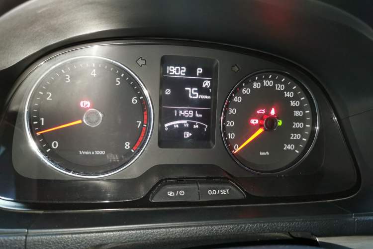 Used Volkswagen Lavida 2014 1.4 TSI DSG BlueMotion Technology Version Odometer Close Up