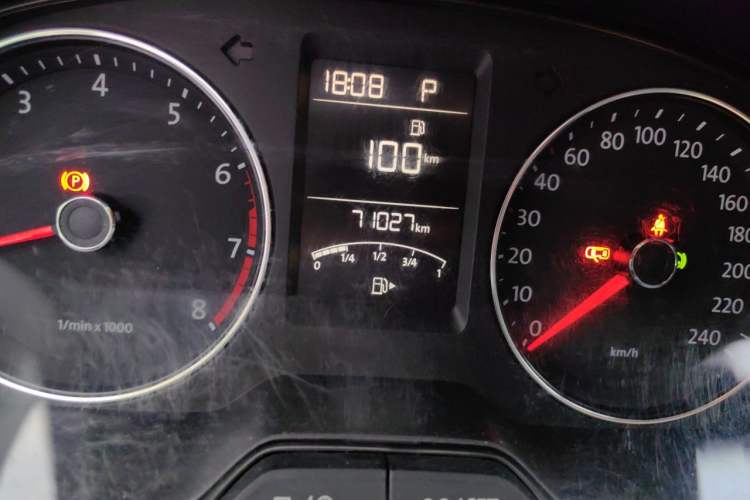 Used Volkswagen Lavida 2014 1.6L Automatic Sport Edition Odometer Close Up