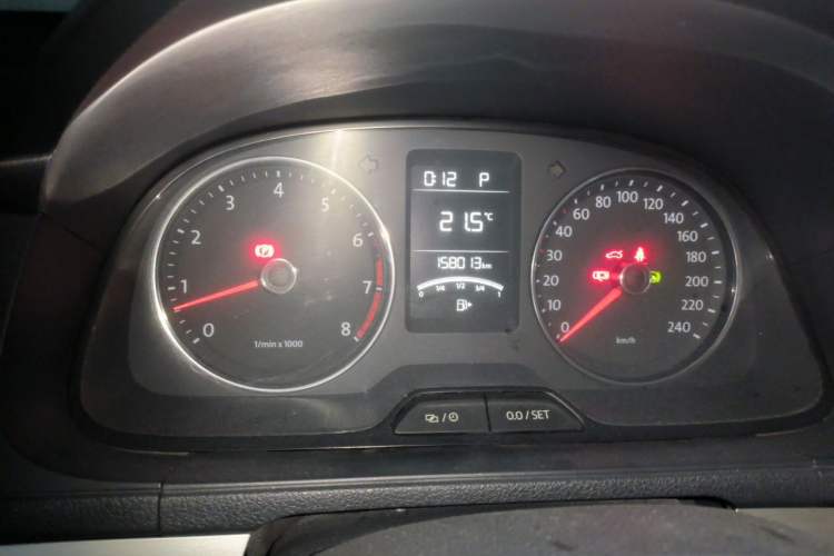 Used Volkswagen Lavida 2014 1.4 TSI DSG BlueMotion Technology Version Odometer Close Up