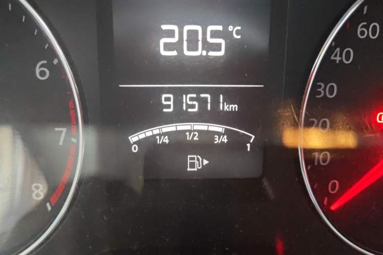 Used Volkswagen Lavida 2014 1.4TSI DSG 30th Anniversary Edition Odometer Close Up