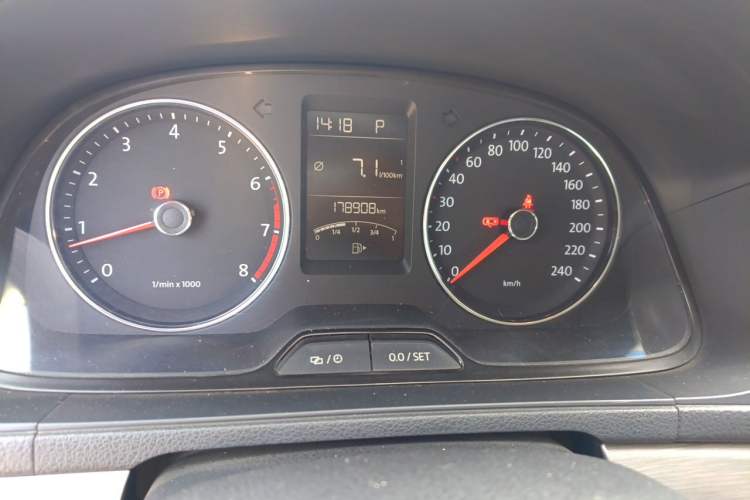 Used Volkswagen Lavida 2014 1.6L Automatic Sport Edition Odometer Close Up