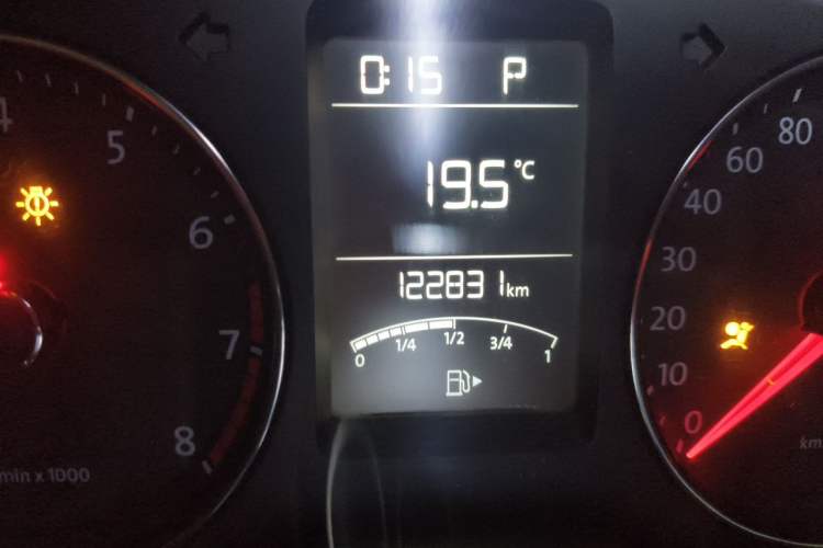 Used Volkswagen Lavida 2014 1.4 TSI DSG BlueMotion Technology Version Odometer Close Up