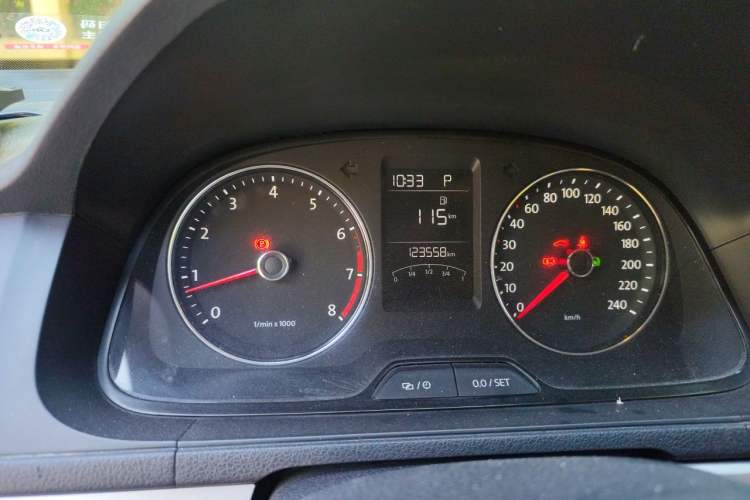 Used Volkswagen Lavida 2014 1.4 TSI DSG BlueMotion Technology Version Odometer Close Up