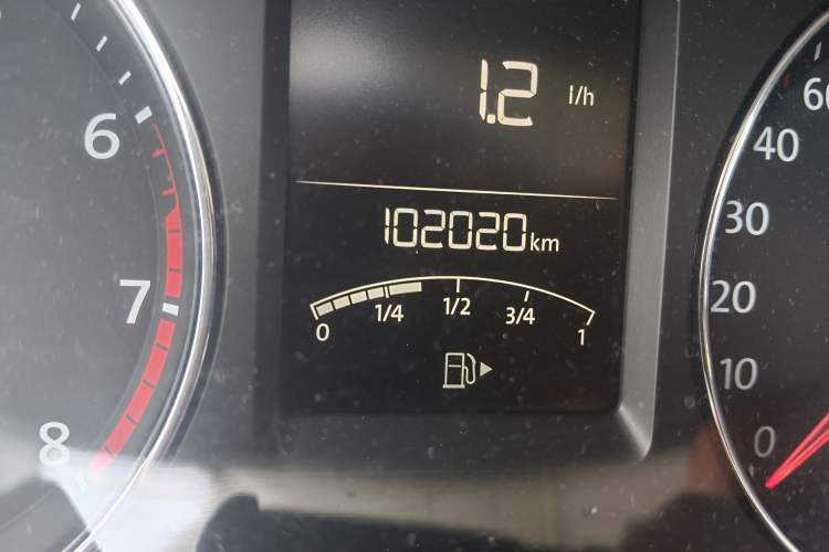 Used Volkswagen Lavida 2014 1.4 TSI DSG BlueMotion Technology Version Odometer Close Up