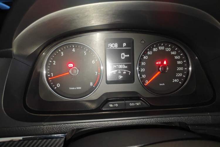 Used Volkswagen Lavida 2014 1.4TSI DSG Sport Edition Odometer Close Up