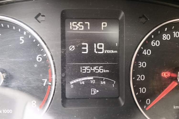 Used Volkswagen Lavida 2014 1.4TSI DSG 30th Anniversary Edition Odometer Close Up