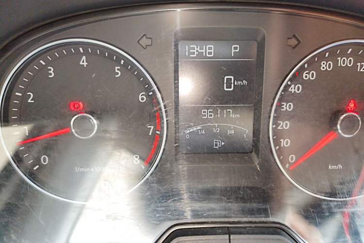 Used Volkswagen Lavida 2014 1.4 TSI DSG BlueMotion Technology Version Odometer Close Up