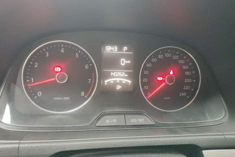 Used Volkswagen Lavida 2014 1.4 TSI DSG BlueMotion Technology Version Odometer Close Up