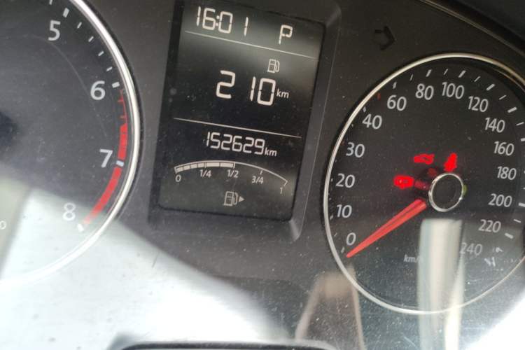 Used Volkswagen Lavida 2014 1.6L Automatic Sport Edition Odometer Close Up