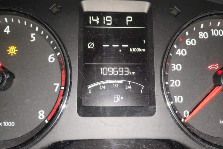 Used Volkswagen Lavida 2014 1.6L Automatic Sport Edition Odometer Close Up