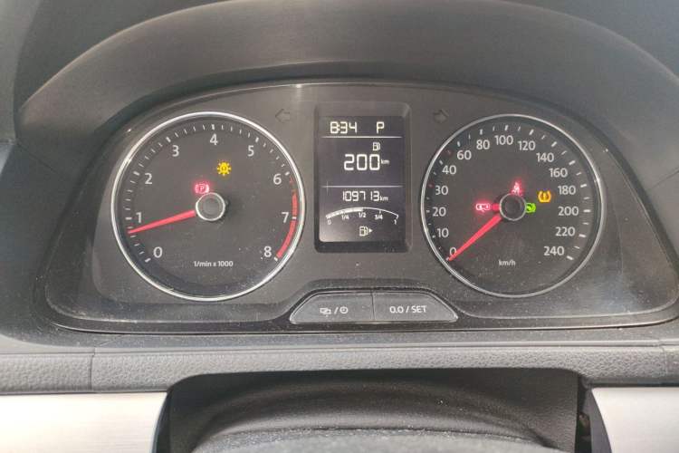 Used Volkswagen Lavida 2014 1.4 TSI DSG BlueMotion Technology Version Odometer Close Up