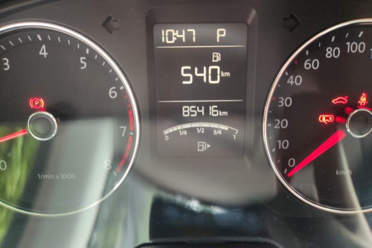 Used Volkswagen Lavida 2014 1.4 TSI DSG BlueMotion Technology Version Odometer Close Up