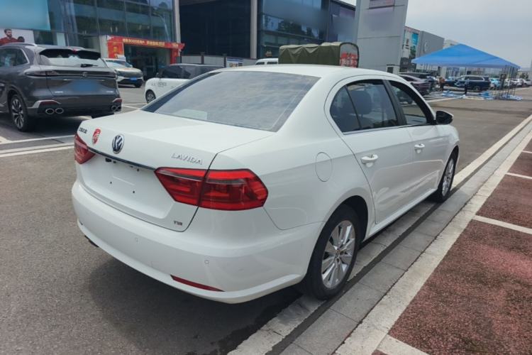 Used Volkswagen Lavida 2014 1.4 TSI DSG BlueMotion Technology Version Rear Right 45 Deg