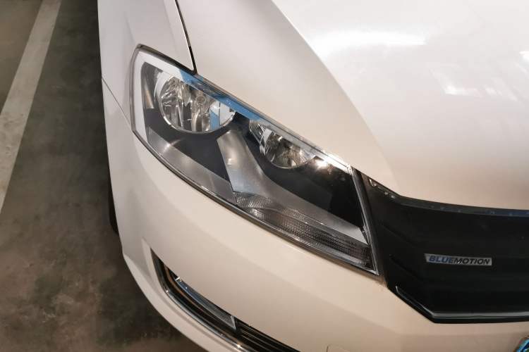 Used Volkswagen Lavida 2014 1.4 TSI DSG BlueMotion Technology Version Right Front Headlight