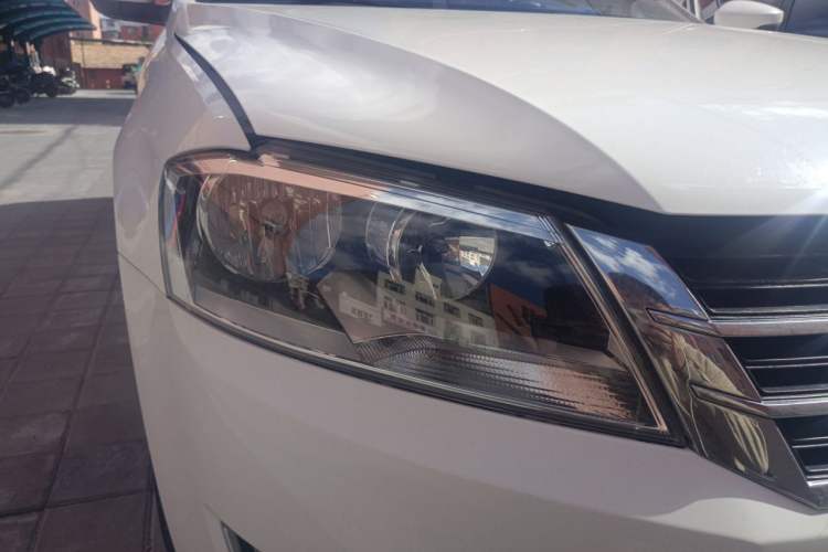 Used Volkswagen Lavida 2014 1.6L Automatic Sport Edition Right Front Headlight