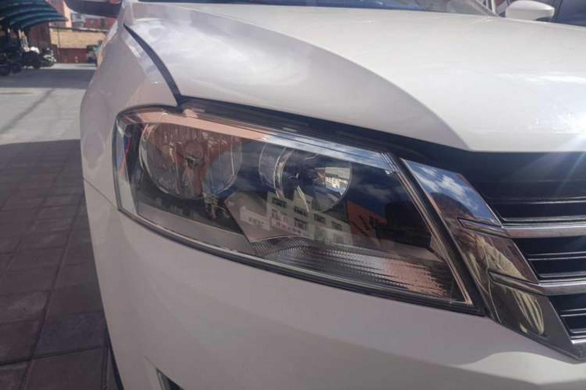Used Volkswagen Lavida 2014 1.6L Automatic Sport Edition Right Front Headlight