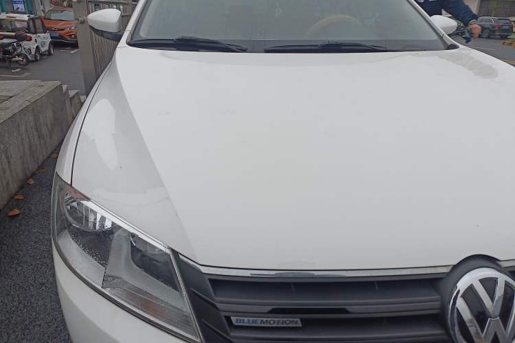 Used Volkswagen Lavida 2014 1.4 TSI DSG BlueMotion Technology Version Right Front Headlight