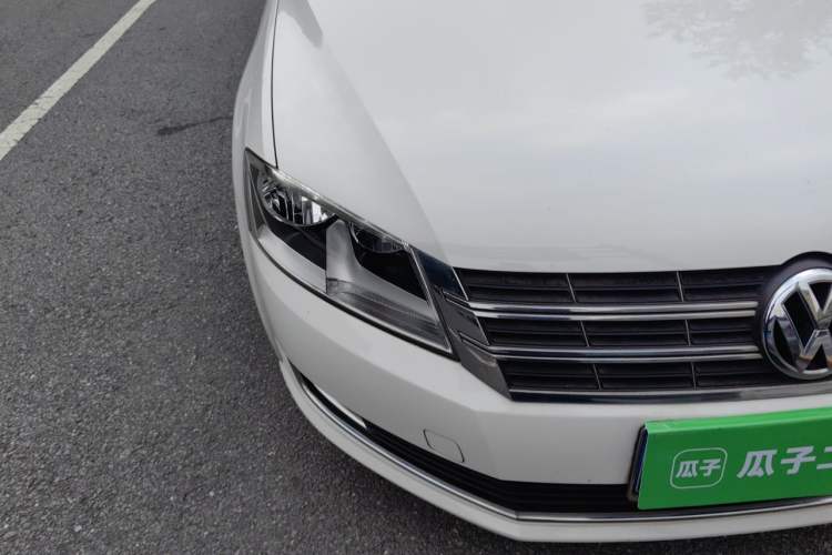Used Volkswagen Lavida 2014 1.6L Automatic Sport Edition Right Front Headlight