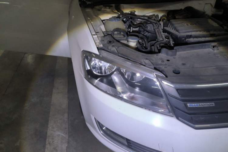 Used Volkswagen Lavida 2014 1.4 TSI DSG BlueMotion Technology Version Right Front Headlight