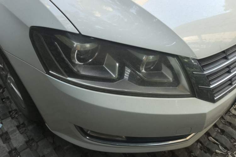 Used Volkswagen Lavida 2014 1.6L Automatic Sport Edition Right Front Headlight