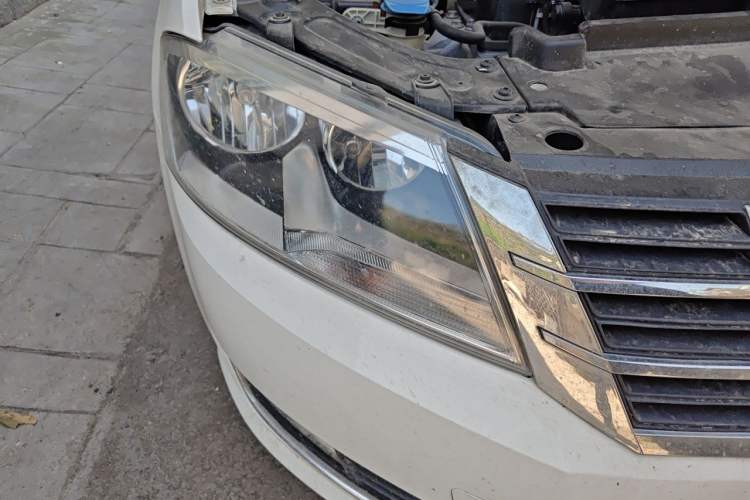 Used Volkswagen Lavida 2014 1.6L Automatic Sport Edition Right Front Headlight