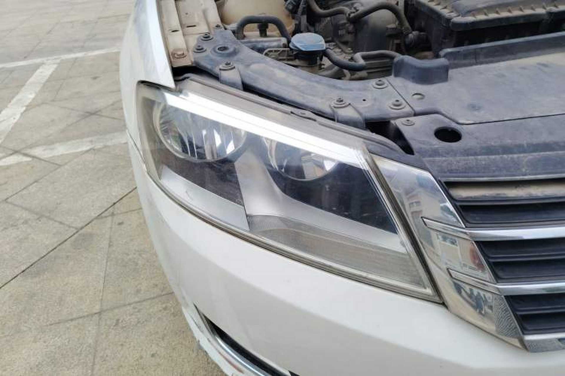Used Volkswagen Lavida 2014 1.6L Automatic Sport Edition Right Front Headlight