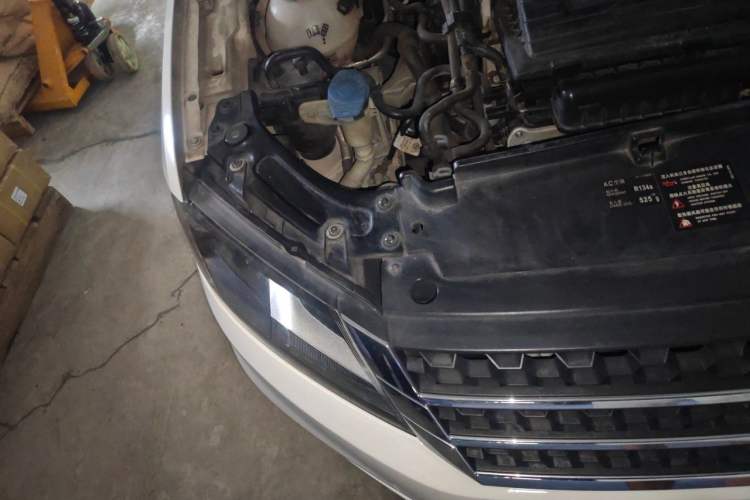 Used Volkswagen Lavida 2014 1.4TSI DSG Sport Edition Right Front Headlight