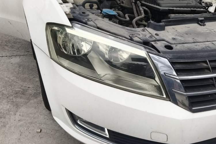 Used Volkswagen Lavida 2014 1.4TSI DSG 30th Anniversary Edition Right Front Headlight