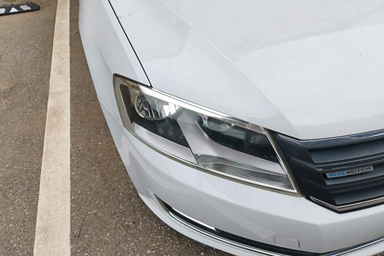 Used Volkswagen Lavida 2014 1.4 TSI DSG BlueMotion Technology Version Right Front Headlight