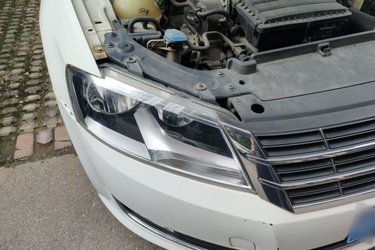 Used Volkswagen Lavida 2014 1.6L Automatic Sport Edition Right Front Headlight