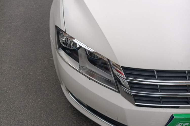 Used Volkswagen Lavida 2014 1.6L Automatic Sport Edition Right Front Headlight