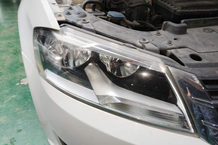 Used Volkswagen Lavida 2014 1.6L Automatic Sport Edition Right Front Headlight