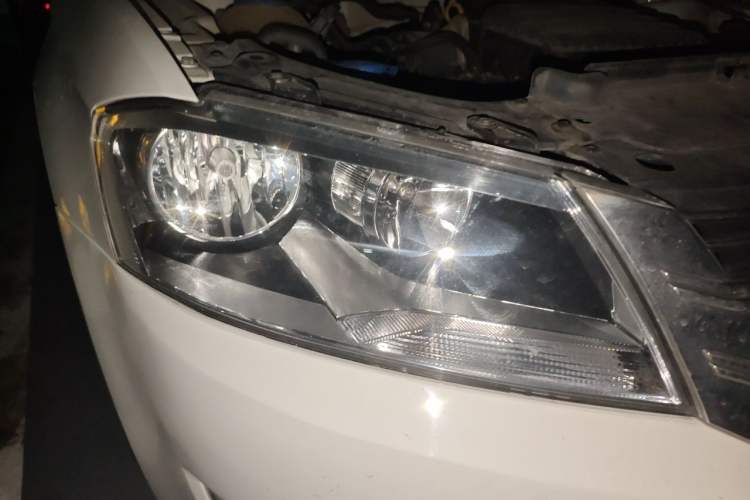 Used Volkswagen Lavida 2014 1.6L Automatic Sport Edition Right Front Headlight