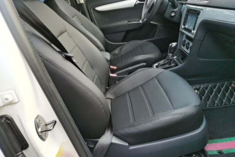 Used Volkswagen Lavida 2014 1.4 TSI DSG BlueMotion Technology Version Right Front Seat